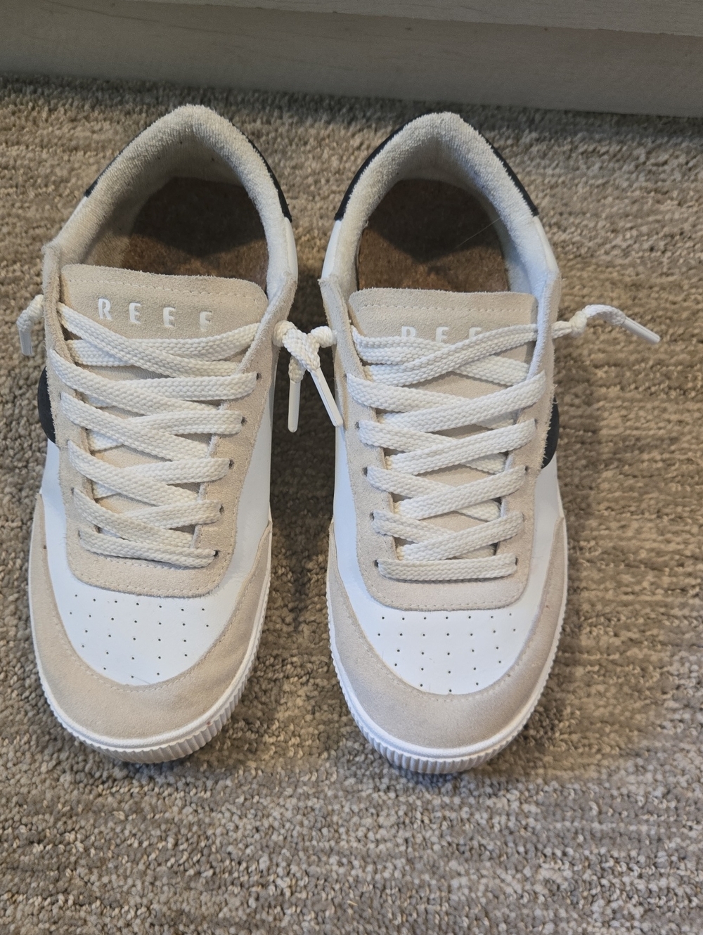 Reef Women's White and Beige Low-Top Sneakers with Black Heel Accent Size 9